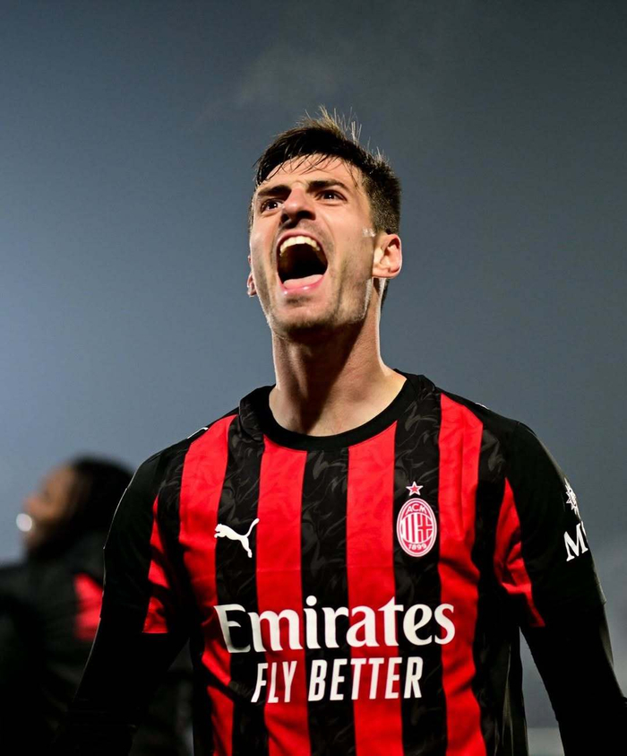 开云体育网址-加比亚鼓励米兰队友团结超越困难|AC米兰|达科·加比|加油男孩_新浪体育_新浪新闻