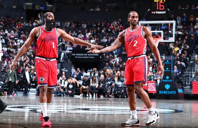 开云体育网址-快船欲填补鲍威尔空缺盯上3将 祖巴茨去绿军换西蒙斯？