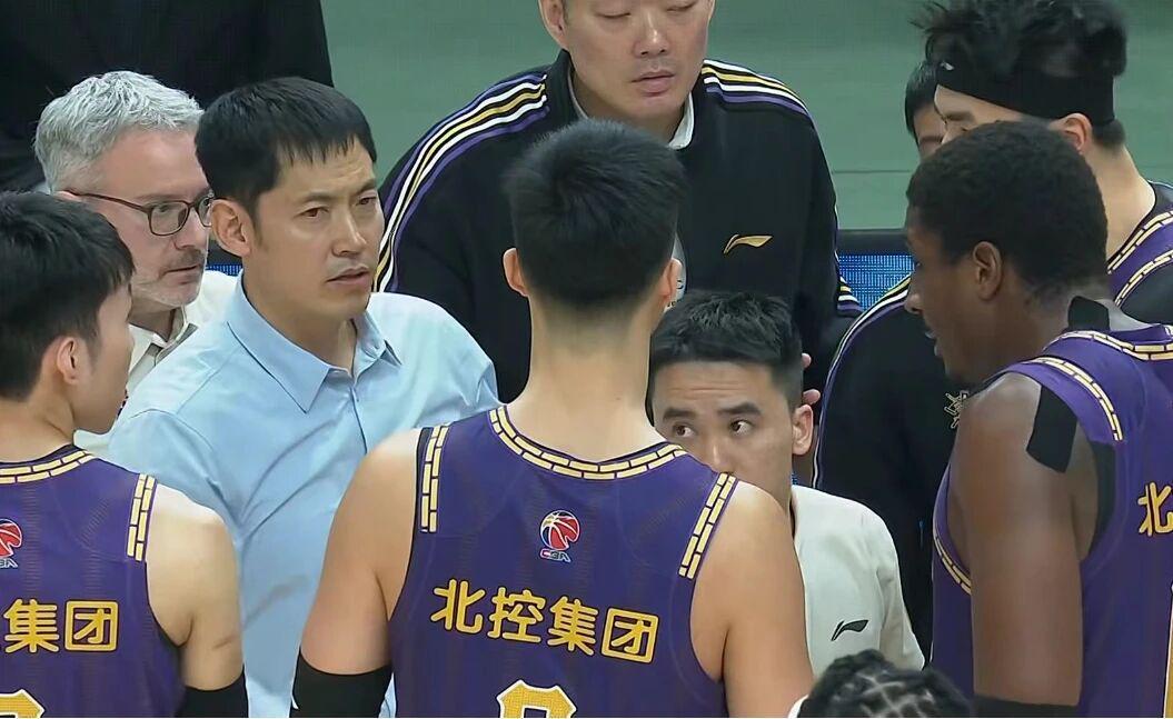 开云体育平台-北控男篮酝酿换帅，张庆鹏引管理层不满，已邀请杨鸣重新出山